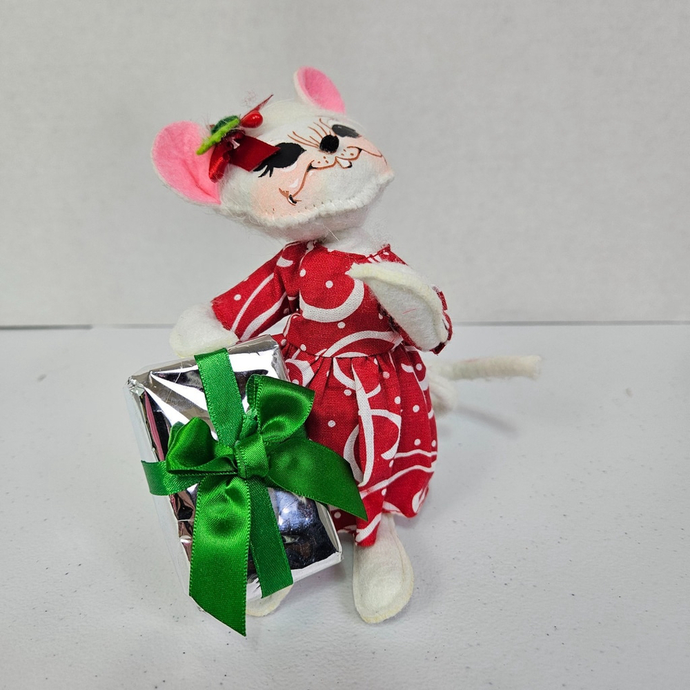 Annalee Christmas Swirl Gift Mouse 2019 Holiday Present Whimsical Collector